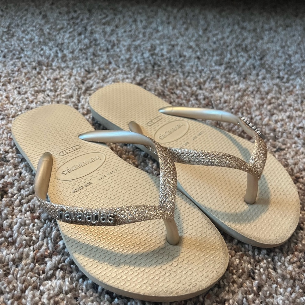 Havaianas Gold Sandals Classic Beach Style